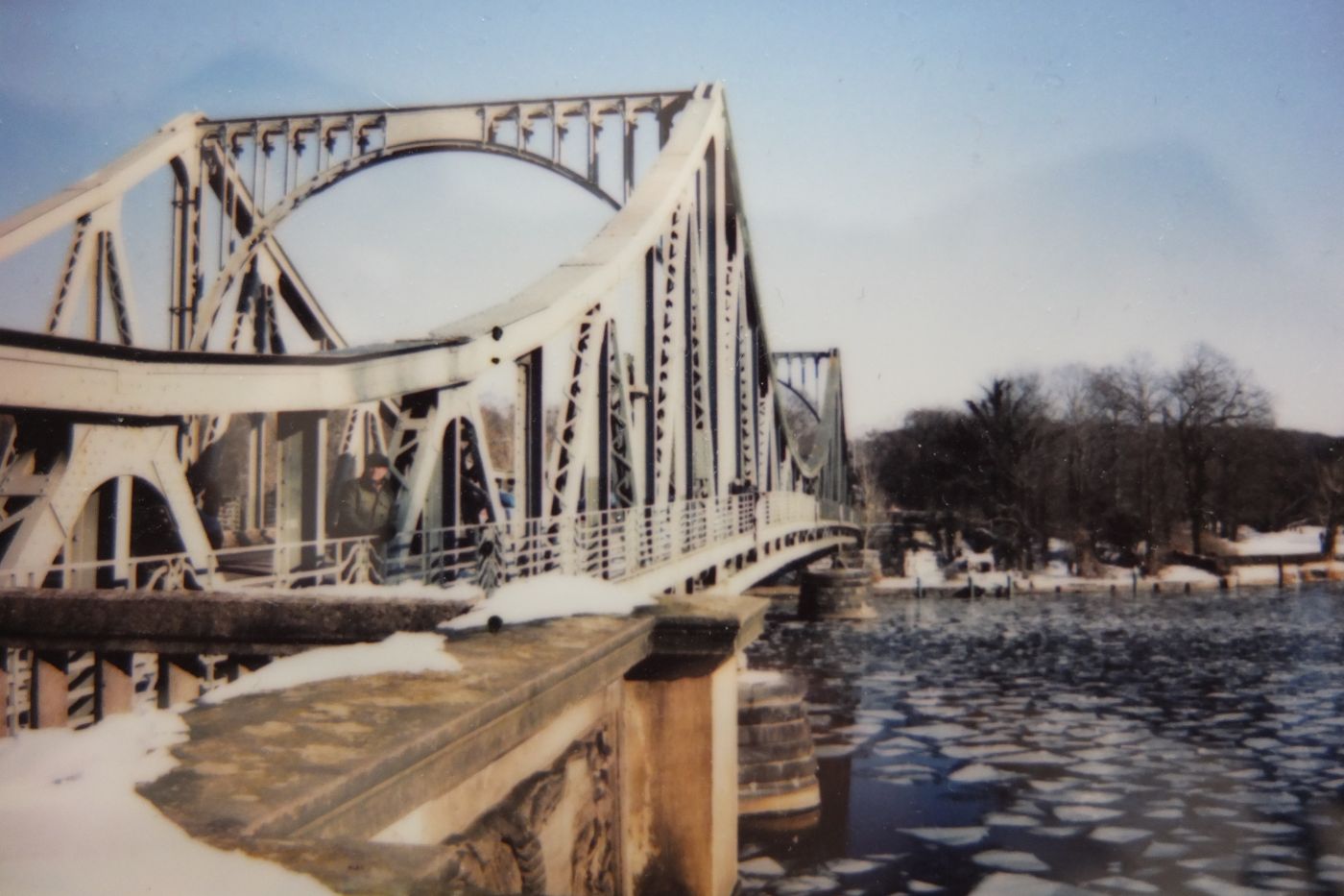 Etwas geschieht, oder es herrscht die vollkommene Abwesenheit jeden Geschehens.