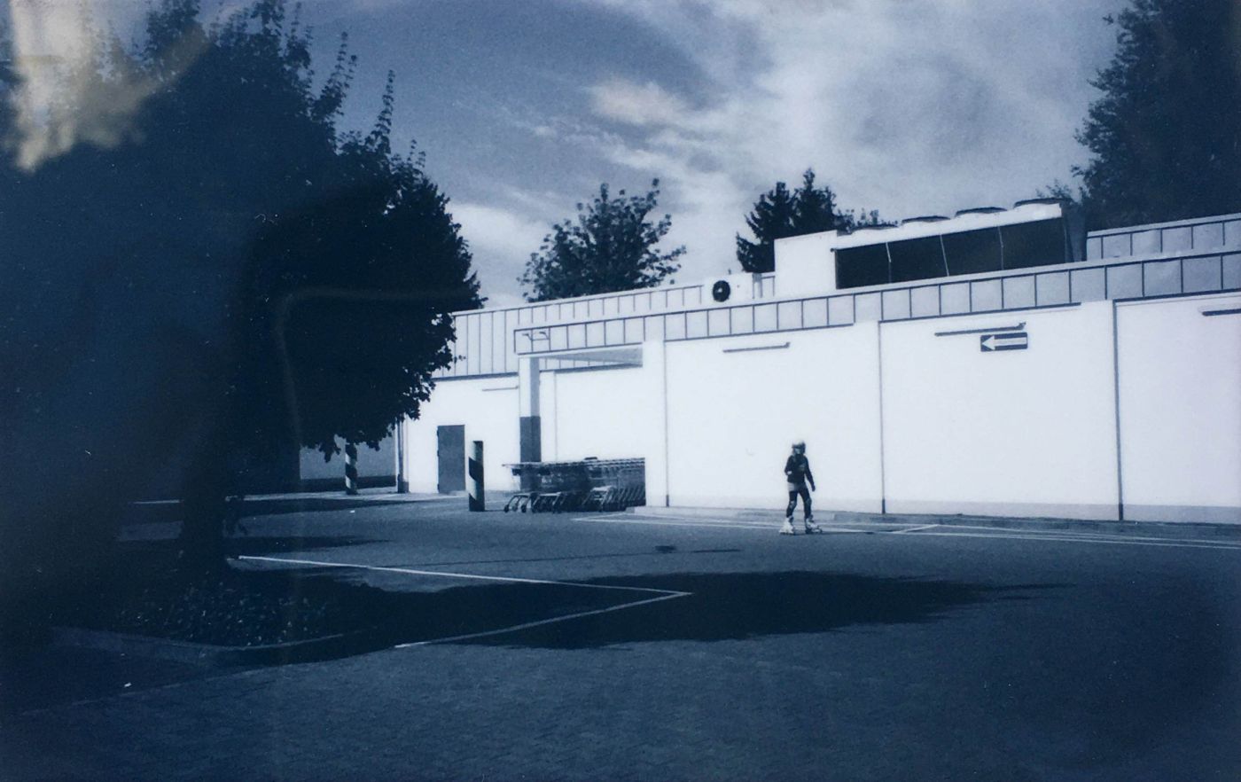 Du gehst durchs Leben wie durch ein Exil. Gespenster, allerorts.